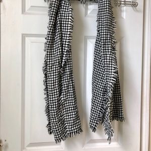 Houndstooth winter scarf